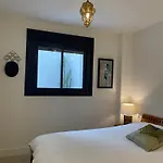Апартаменты Private Garden Retreat With Pool, Walk To