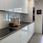 Private Garden Retreat With Pool, Walk To *