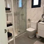 Private Garden Retreat With Pool, Walk To *