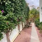Private Garden Retreat With Pool, Walk To Διαμέρισμα