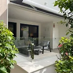 Private Garden Retreat With Pool, Walk To *