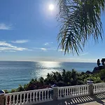 Private Garden Retreat With Pool, Walk To Διαμέρισμα