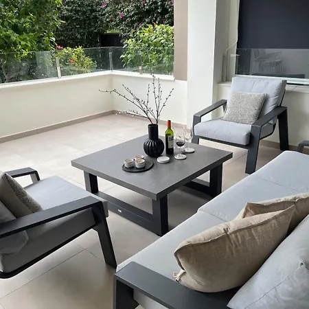 Private Garden Retreat With Pool, Walk To Appartement Nerja