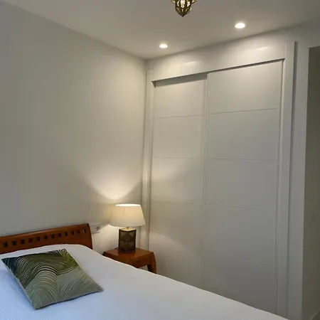 Appartement Private Garden Retreat With Pool, Walk To *