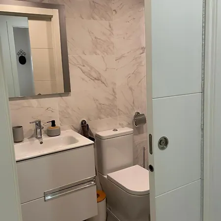Private Garden Retreat With Pool, Walk To Appartement *