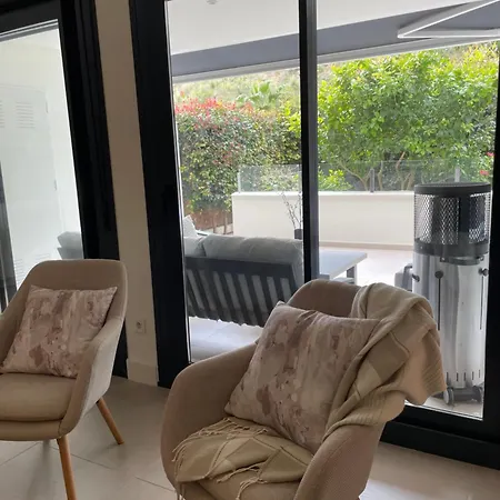 Appartement Private Garden Retreat With Pool, Walk To Nerja
