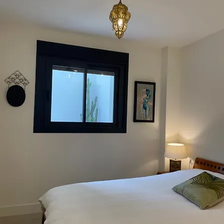 Appartement Private Garden Retreat With Pool, Walk To