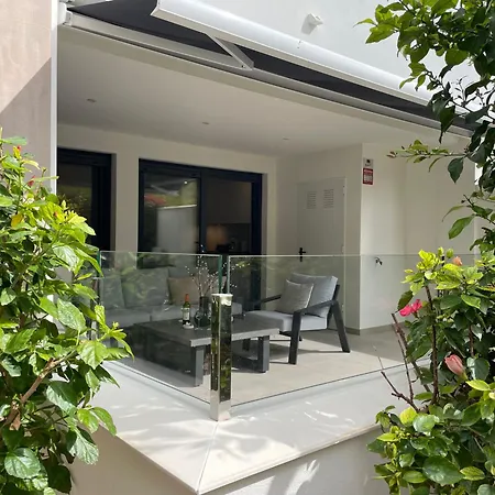 Private Garden Retreat With Pool, Walk To *