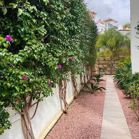 Appartement Private Garden Retreat With Pool, Walk To *