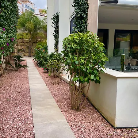 Private Garden Retreat With Pool, Walk To Appartement Nerja