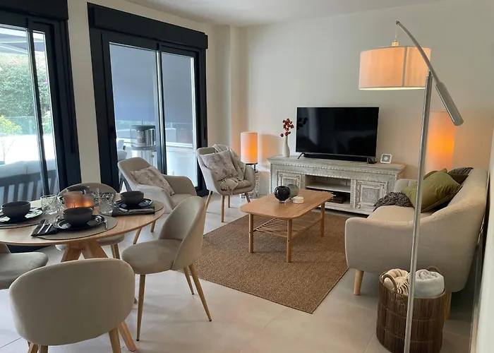 Appartement Private Garden Retreat With Pool, Walk To *