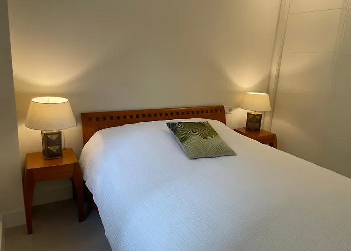 Appartement Private Garden Retreat With Pool, Walk To