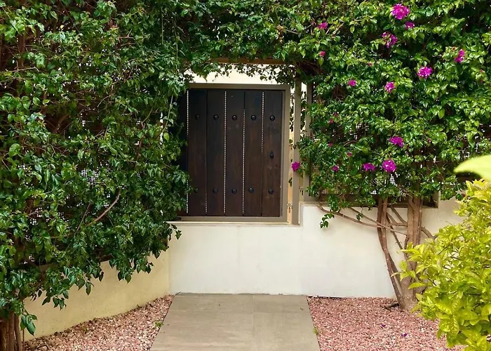 Appartement Private Garden Retreat With Pool, Walk To *