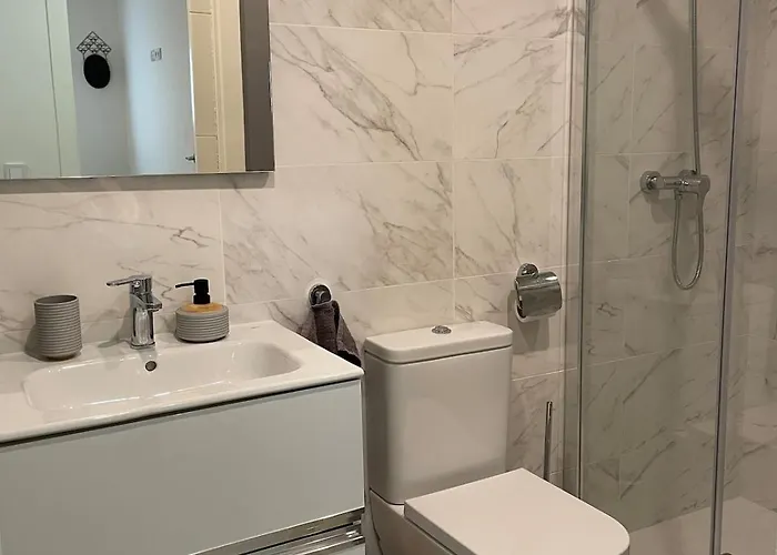 Private Garden Retreat With Pool, Walk To Appartement