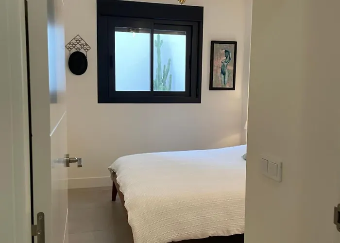 Private Garden Retreat With Pool, Walk To * Nerja