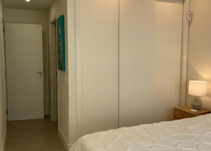 Private Garden Retreat With Pool, Walk To *