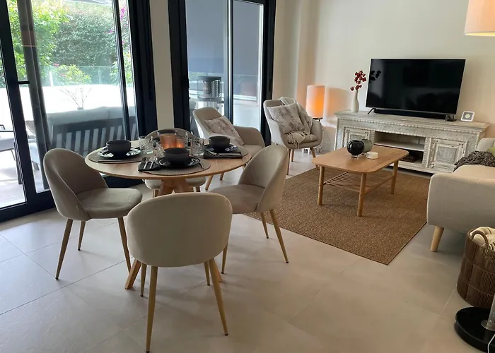 Private Garden Retreat With Pool, Walk To Appartement