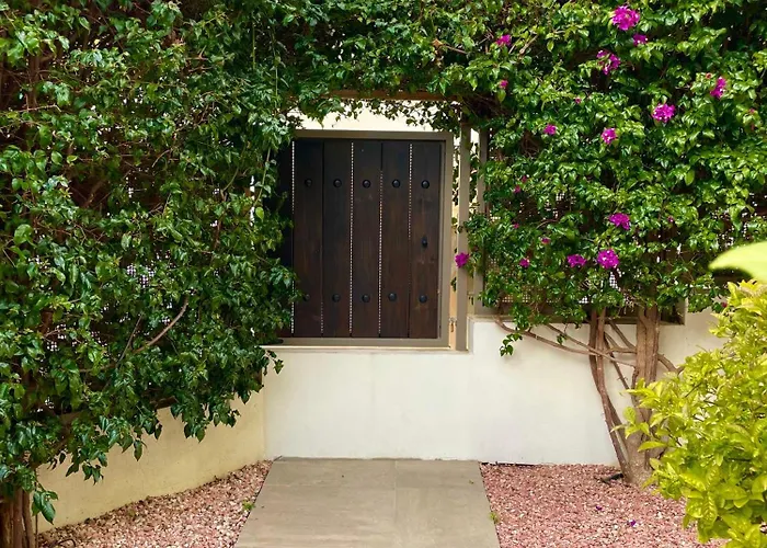 Appartement Private Garden Retreat With Pool, Walk To