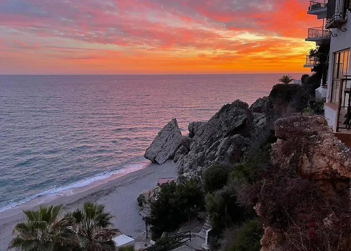 Private Garden Retreat With Pool, Walk To Appartement