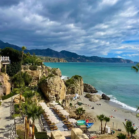 Private Garden Retreat With Pool, Walk To Apartament *