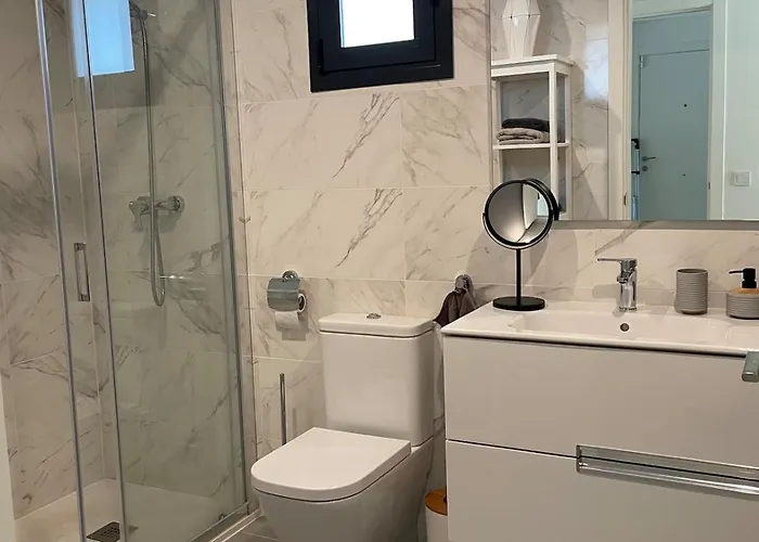 Apartament Private Garden Retreat With Pool, Walk To *