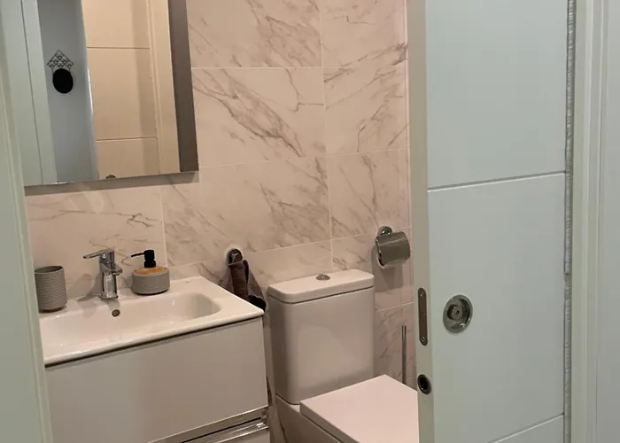 Private Garden Retreat With Pool, Walk To Apartament *