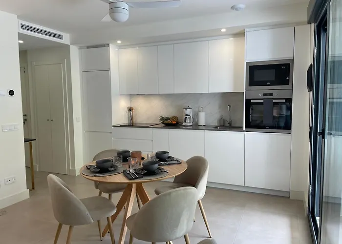 Private Garden Retreat With Pool, Walk To Apartament Nerja