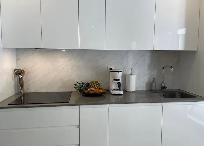 Private Garden Retreat With Pool, Walk To Apartament Nerja