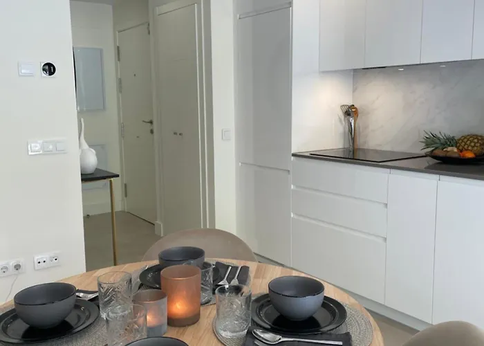 Apartament Private Garden Retreat With Pool, Walk To Nerja