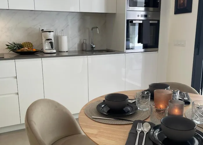 Private Garden Retreat With Pool, Walk To Apartament Nerja