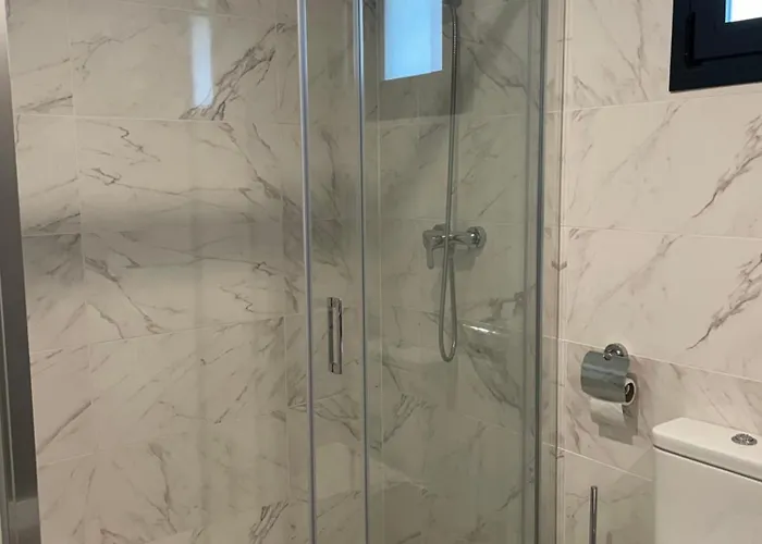 Private Garden Retreat With Pool, Walk To Apartament *