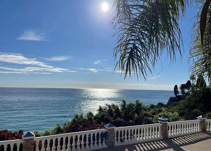 Private Garden Retreat With Pool, Walk To Apartament