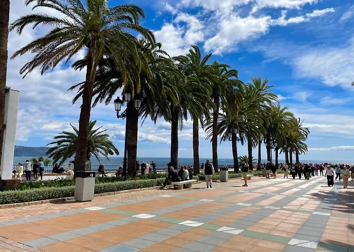 Private Garden Retreat With Pool, Walk To Apartament *